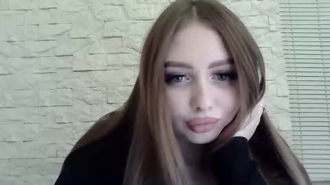 Snapshot of foxyflaree chatting on 11-25-25, 03:23 Alice online show from 11-25-25, 03:23