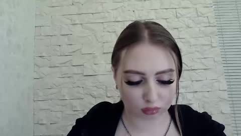 Snapshot of foxyflaree chatting on 11-30-25, 04:11 Alice online show from 11-30-25, 04:11