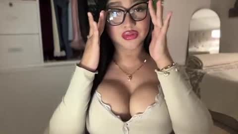 Snapshot of foxyluscious chatting on 02-12-26, 07:14 Ms Celeste Anne online show from 02-12-26, 07:14