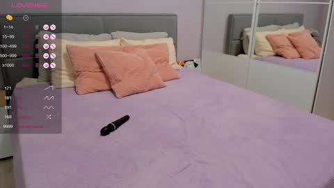 Snapshot of foxynika_ chatting on 12-07-24, 05:42 Nikadont forgot give me thumbs up online show from 12-07-24, 05:42