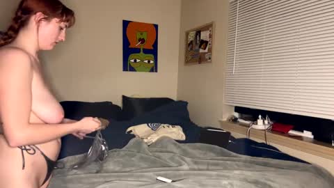 Snapshot of foxyredddd chatting on 12-30-24, 03:47 beautiful blair online show from 12-30-24, 03:47