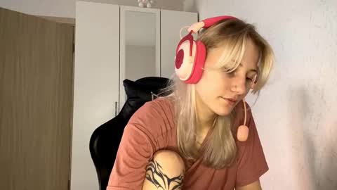 Kate online show from 11-17-25, 08:09