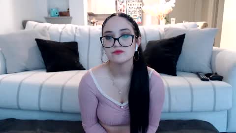 Snapshot of fragilemasochist chatting on 01-03-25, 08:01 Angel online show from 01-03-25, 08:01