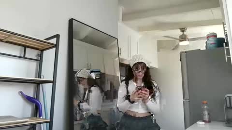 Snapshot of fragilemasochist chatting on 10-09-25, 05:22 Angel online show from 10-09-25, 05:22