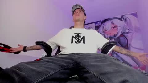 Snapshot of fran_boy_ chatting on 11-13-25, 05:06 Fran online show from 11-13-25, 05:06