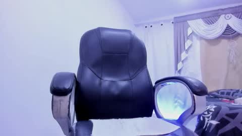 Snapshot of fran_boy_ chatting on 12-17-25, 03:45 Fran online show from 12-17-25, 03:45