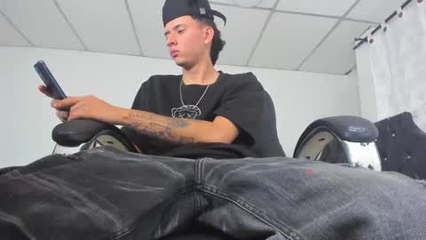 Snapshot of fran_boy_ chatting on 01-17-26, 05:01 Fran online show from 01-17-26, 05:01