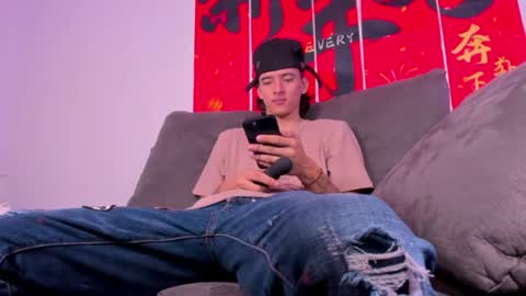Snapshot of fran_boy_ chatting on 06-10-26, 04:01 Fran online show from 06-10-26, 04:01