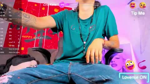 Snapshot of fran_boy_ chatting on 06-17-26, 03:31 Fran online show from 06-17-26, 03:31