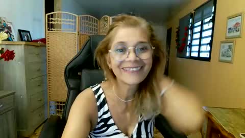 Snapshot of francelune chatting on 05-02-26, 11:59 francelune online show from 05-02-26, 11:59