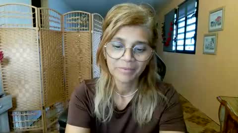 Snapshot of francelune chatting on 05-07-26, 12:54 francelune online show from 05-07-26, 12:54