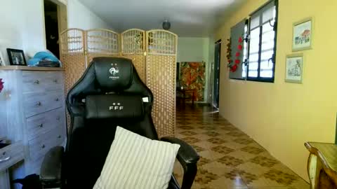 Snapshot of francelune chatting on 05-08-26, 08:52 francelune online show from 05-08-26, 08:52