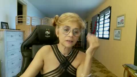 Snapshot of francelune chatting on 05-23-26, 12:31 francelune online show from 05-23-26, 12:31