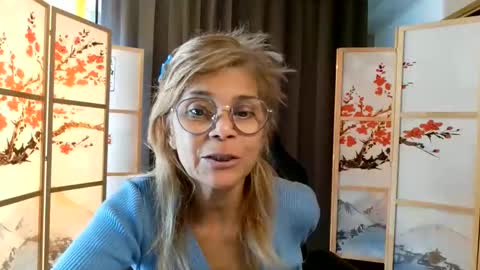 Snapshot of francelune chatting on 06-08-26, 02:06 francelune online show from 06-08-26, 02:06