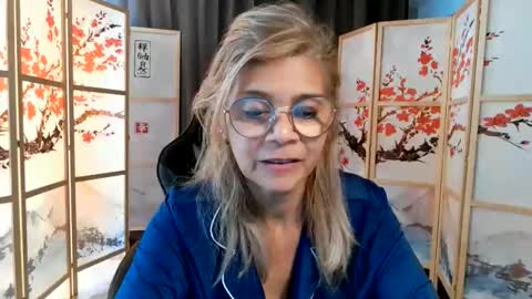 Snapshot of francelune chatting on 06-09-26, 02:17 francelune online show from 06-09-26, 02:17