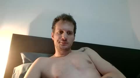 Snapshot of francesit0 chatting on 11-26-25, 01:39 francesito online show from 11-26-25, 01:39