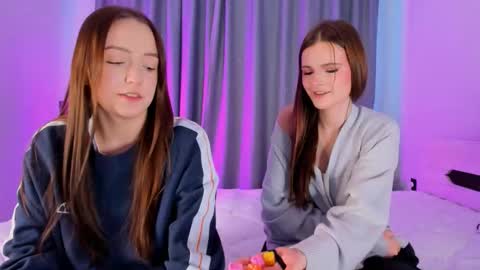 Snapshot of francessmason chatting on 02-03-26, 02:11 Marybrown eye Katy gray eye online show from 02-03-26, 02:11