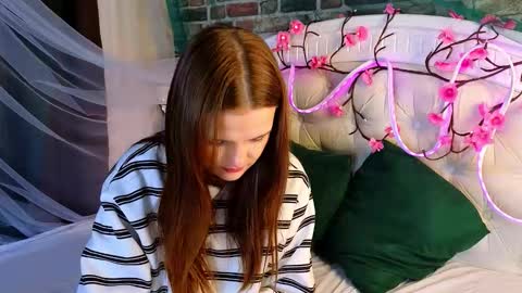 Snapshot of francessmason chatting on 03-14-26, 05:24 Marybrown eye Katy gray eye online show from 03-14-26, 05:24