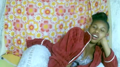 Snapshot of franciefrancie chatting on 10-25-25, 10:59 francilla online show from 10-25-25, 10:59