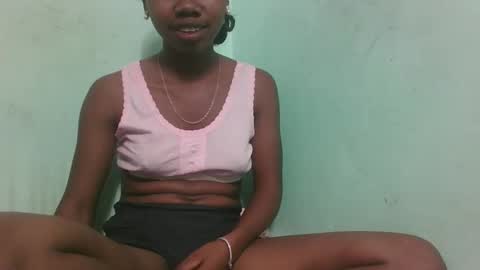 Snapshot of francinealdy chatting on 09-18-25, 05:48 francinealdy online show from 09-18-25, 05:48