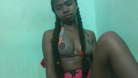 Snapshot of francinealdy chatting on 09-21-25, 07:59 francinealdy online show from 09-21-25, 07:59