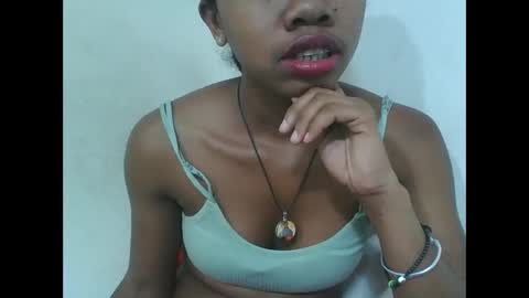 Snapshot of francinealdy chatting on 11-01-25, 08:05 francinealdy online show from 11-01-25, 08:05