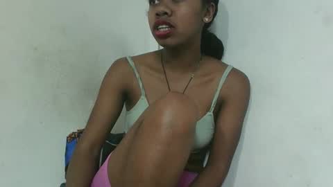 Snapshot of francinealdy chatting on 11-02-25, 08:17 francinealdy online show from 11-02-25, 08:17