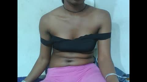 Snapshot of francinealdy chatting on 11-11-25, 05:57 francinealdy online show from 11-11-25, 05:57