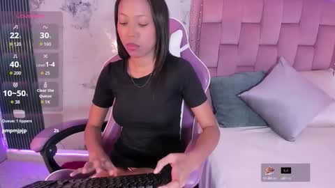 Snapshot of francis_leams chatting on 09-16-25, 07:26 Laura online show from 09-16-25, 07:26