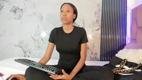 Laura online show from 11-05-25, 07:14