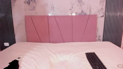 Laura online show from 04-07-26, 07:25