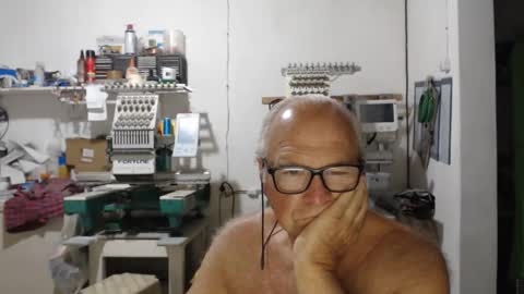 Snapshot of francisco727 chatting on 02-09-26, 04:38 francisco727 online show from 02-09-26, 04:38