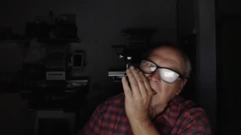 Snapshot of francisco727 chatting on 03-11-26, 05:02 francisco727 online show from 03-11-26, 05:02