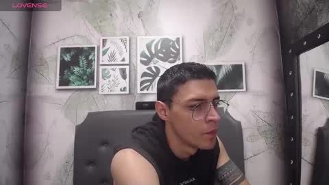 Snapshot of frank_millers chatting on 02-05-25, 01:33 Frank online show from 02-05-25, 01:33