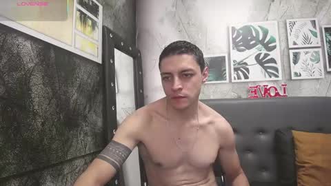 Snapshot of frank_millers chatting on 03-11-25, 06:52 Frank online show from 03-11-25, 06:52