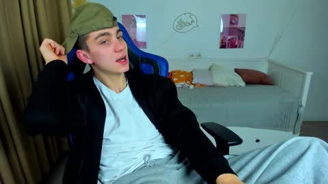 Frank online show from 11-18-25, 06:07