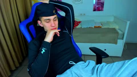 Frank online show from 04-22-26, 05:32