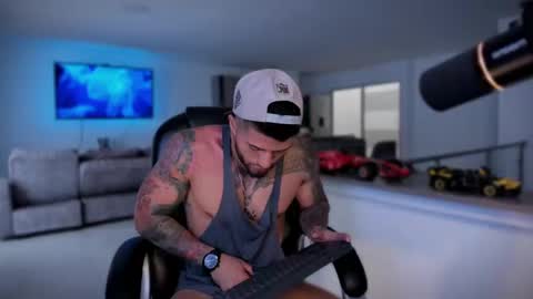 Frank Farrell. Hey remember to give me a thumbs up Ty online show from 09-10-25, 09:48