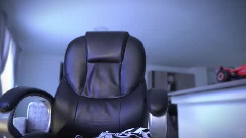 Frank Farrell. Hey remember to give me a thumbs up Ty online show from 10-12-25, 06:51