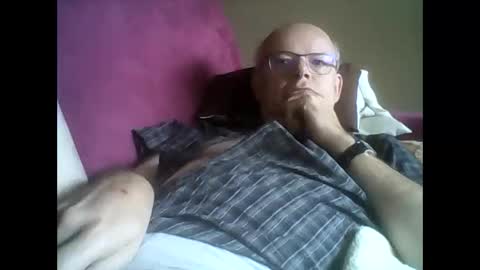 Snapshot of franznaked chatting on 10-19-25, 01:23 Frantz online show from 10-19-25, 01:23