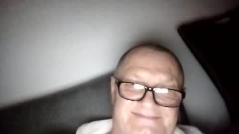 Snapshot of frauenfeind1 chatting on 02-19-25, 06:21 Wolfi online show from 02-19-25, 06:21