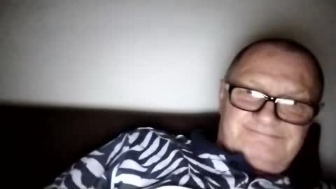 Snapshot of frauenfeind1 chatting on 09-10-25, 12:27 Wolfi online show from 09-10-25, 12:27