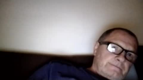 Snapshot of frauenfeind1 chatting on 10-19-25, 06:25 Wolfi online show from 10-19-25, 06:25