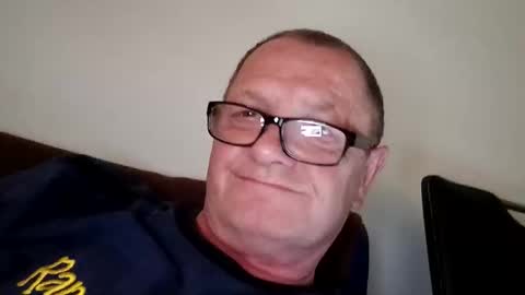 Snapshot of frauenfeind1 chatting on 10-20-25, 12:05 Wolfi online show from 10-20-25, 12:05