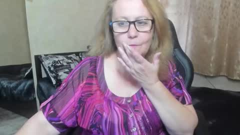 FrauMartha online show from 09-27-25, 01:27