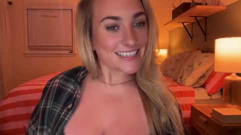 Snapshot of frayfitz chatting on 05-08-26, 01:11 Fray online show from 05-08-26, 01:11