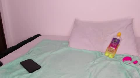 Snapshot of freaky_kandy chatting on 09-23-25, 09:51 Kandy online show from 09-23-25, 09:51