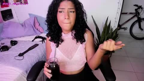 Lia Gomez online show from 02-13-25, 10:22