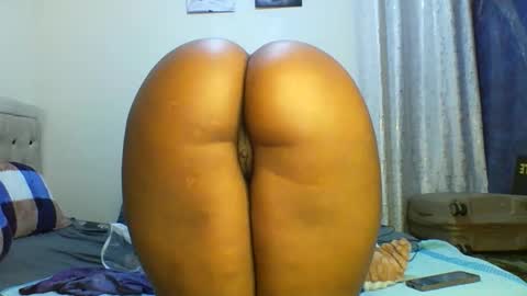 Snapshot of freakypetitebooty chatting on 09-11-25, 06:24 freaky online show from 09-11-25, 06:24