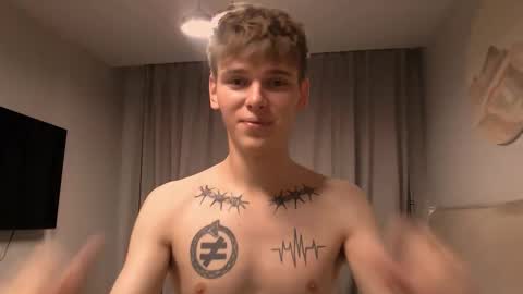 fredd_xanderrs online show from 10-22-25, 08:08